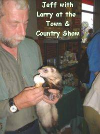 Jeff at the Town & Country Show with Larry - 13kb
